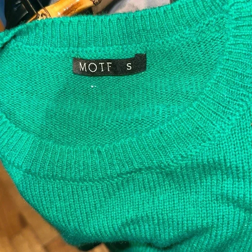 MOTF Luxe Soft Green crew neck Sweater Sz S - Picture 3 of 9